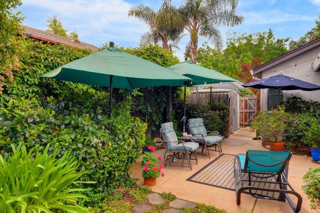 1916 Oak Bluff Way, Sacramento, CA 95833