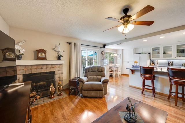 1916 Oak Bluff Way, Sacramento, CA 95833