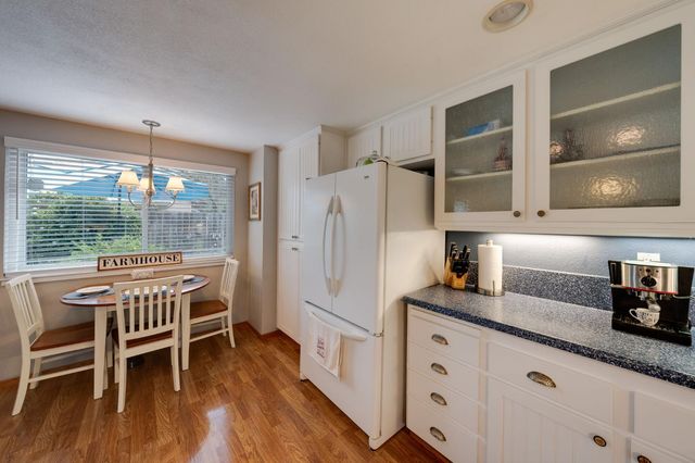 1916 Oak Bluff Way, Sacramento, CA 95833