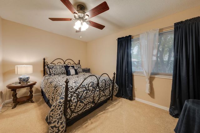 1916 Oak Bluff Way, Sacramento, CA 95833