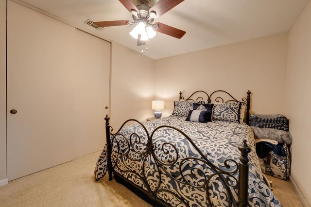 1916 Oak Bluff Way, Sacramento, CA 95833