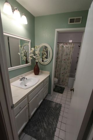 1916 Oak Bluff Way, Sacramento, CA 95833