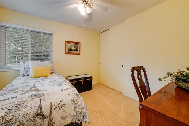 1916 Oak Bluff Way, Sacramento, CA 95833