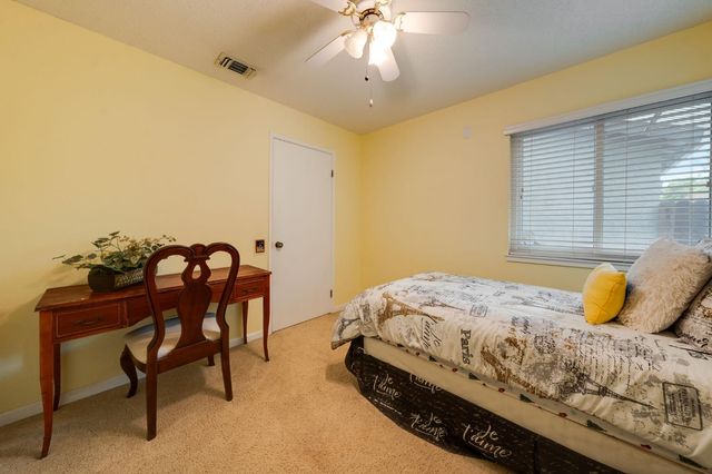 1916 Oak Bluff Way, Sacramento, CA 95833