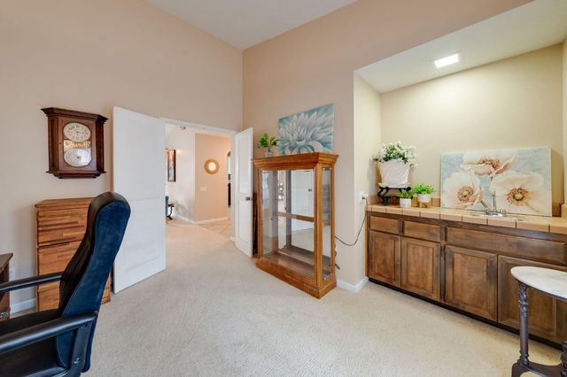 1916 Oak Bluff Way, Sacramento, CA 95833