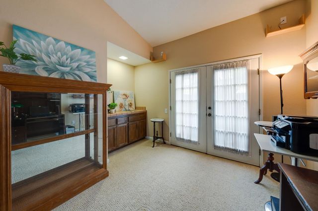 1916 Oak Bluff Way, Sacramento, CA 95833