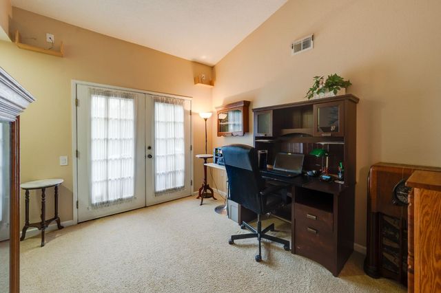 1916 Oak Bluff Way, Sacramento, CA 95833