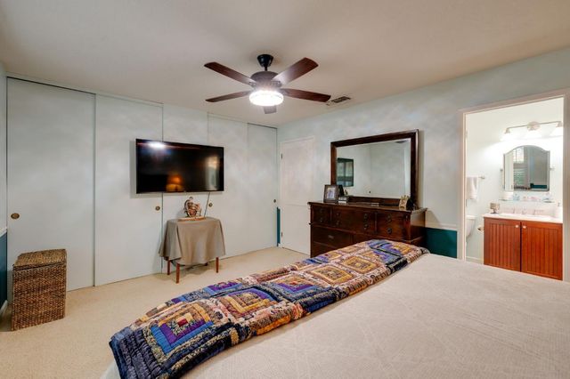 1916 Oak Bluff Way, Sacramento, CA 95833