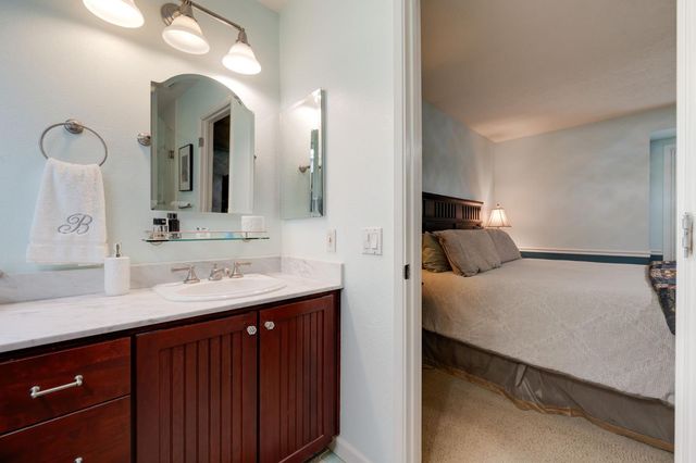 1916 Oak Bluff Way, Sacramento, CA 95833