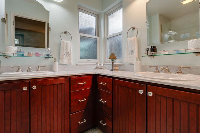 1916 Oak Bluff Way, Sacramento, CA 95833