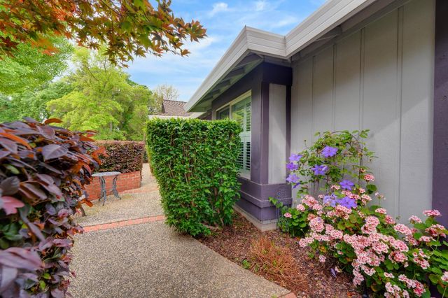 1916 Oak Bluff Way, Sacramento, CA 95833