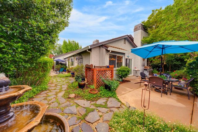 1916 Oak Bluff Way, Sacramento, CA 95833