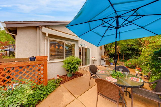 1916 Oak Bluff Way, Sacramento, CA 95833