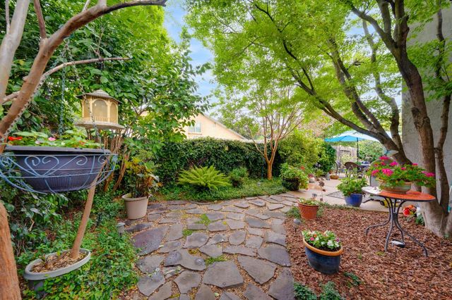 1916 Oak Bluff Way, Sacramento, CA 95833