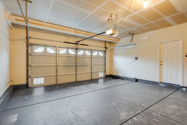 1916 Oak Bluff Way, Sacramento, CA 95833