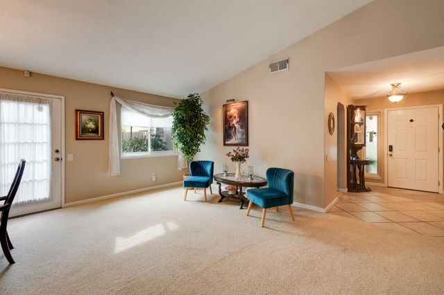 1916 Oak Bluff Way, Sacramento, CA 95833