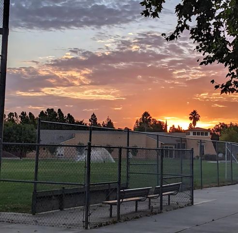 1916 Oak Bluff Way, Sacramento, CA 95833