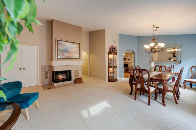 1916 Oak Bluff Way, Sacramento, CA 95833