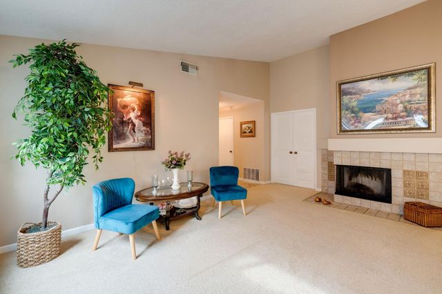 1916 Oak Bluff Way, Sacramento, CA 95833