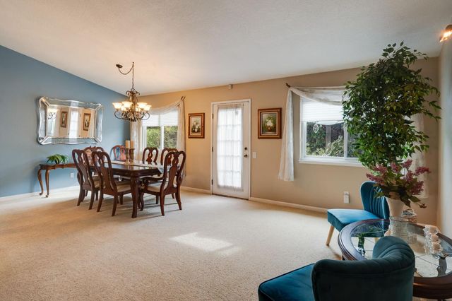 1916 Oak Bluff Way, Sacramento, CA 95833