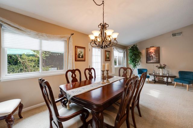 1916 Oak Bluff Way, Sacramento, CA 95833