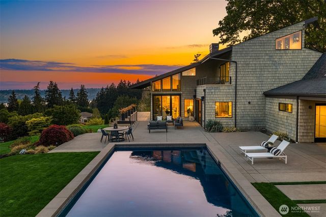 8221 NE 117th Street, Kirkland, WA 98034