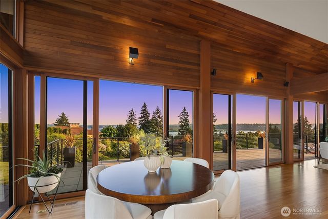 8221 NE 117th Street, Kirkland, WA 98034
