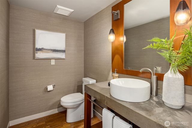 8221 NE 117th Street, Kirkland, WA 98034