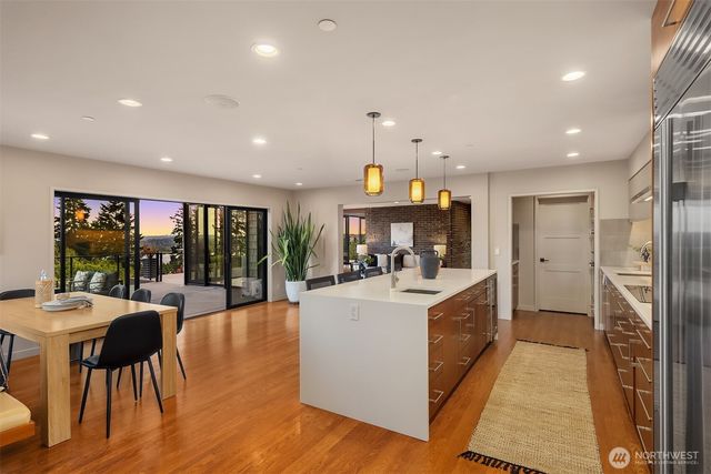 8221 NE 117th Street, Kirkland, WA 98034