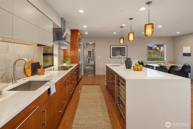 8221 NE 117th Street, Kirkland, WA 98034