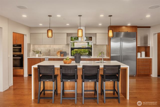 8221 NE 117th Street, Kirkland, WA 98034