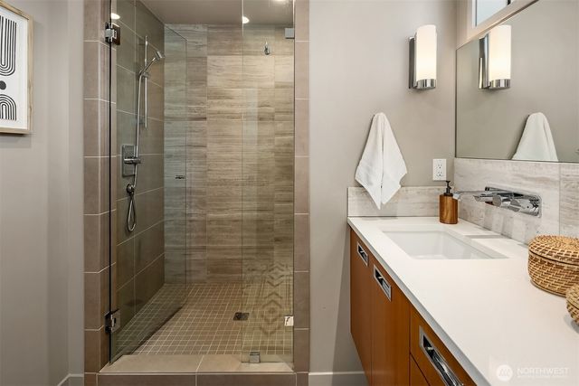 8221 NE 117th Street, Kirkland, WA 98034