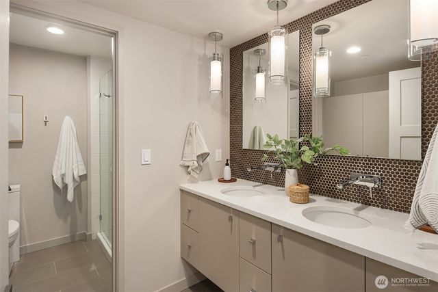 8221 NE 117th Street, Kirkland, WA 98034