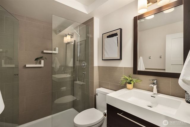 8221 NE 117th Street, Kirkland, WA 98034