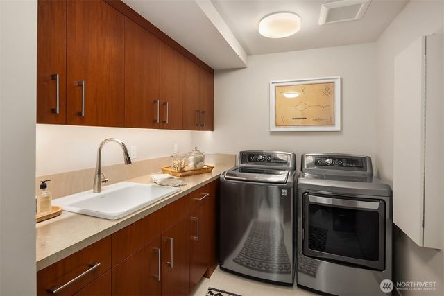 8221 NE 117th Street, Kirkland, WA 98034