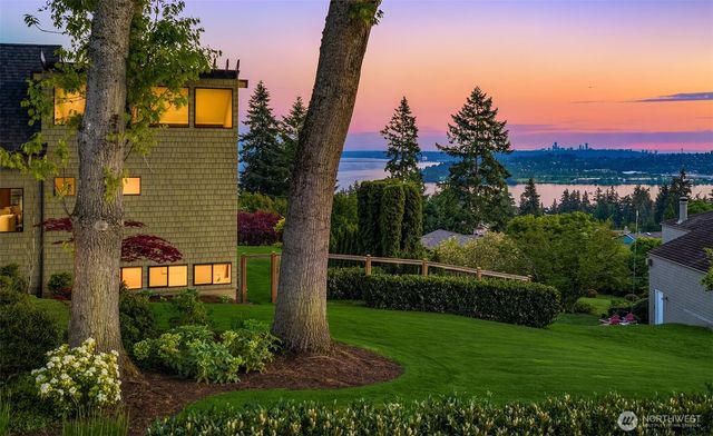 8221 NE 117th Street, Kirkland, WA 98034