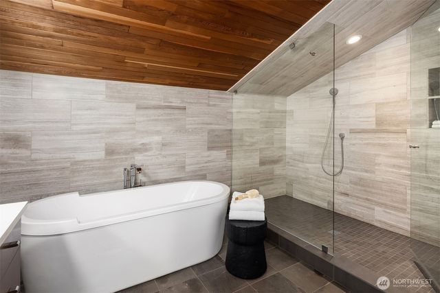 8221 NE 117th Street, Kirkland, WA 98034