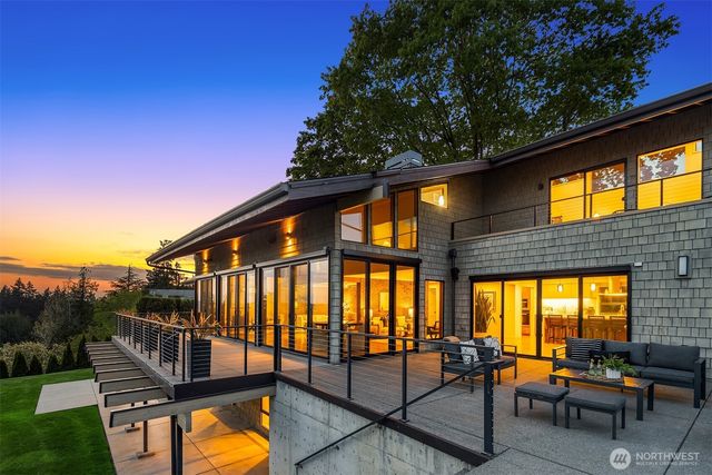 8221 NE 117th Street, Kirkland, WA 98034