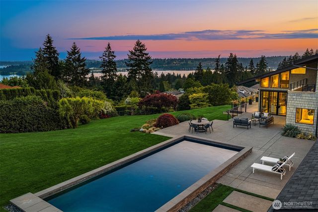 8221 NE 117th Street, Kirkland, WA 98034