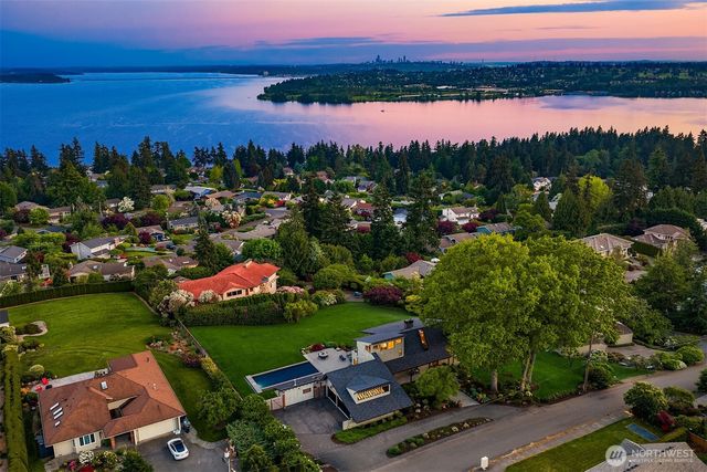 8221 NE 117th Street, Kirkland, WA 98034