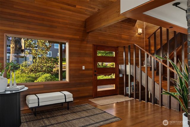 8221 NE 117th Street, Kirkland, WA 98034