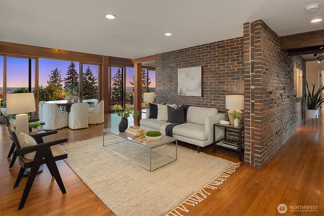 8221 NE 117th Street, Kirkland, WA 98034