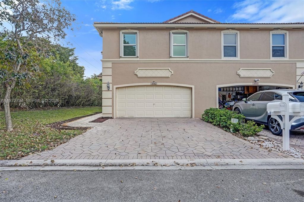 3542 Santa Fe Pl, Coconut Creek, FL 33073