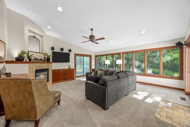 1630 Mackenzie Drive, Cedar Rapids, IA 52411