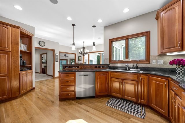 1630 Mackenzie Drive, Cedar Rapids, IA 52411