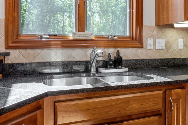 1630 Mackenzie Drive, Cedar Rapids, IA 52411