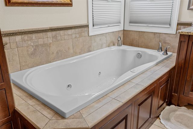 1630 Mackenzie Drive, Cedar Rapids, IA 52411