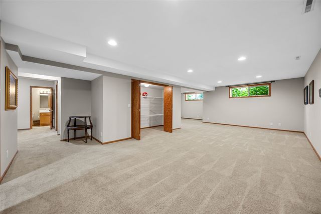 1630 Mackenzie Drive, Cedar Rapids, IA 52411