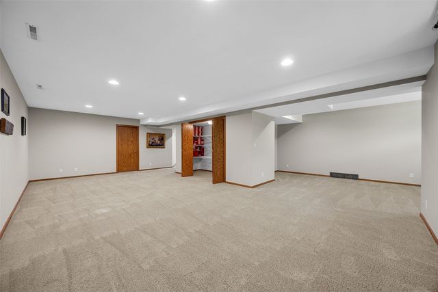 1630 Mackenzie Drive, Cedar Rapids, IA 52411