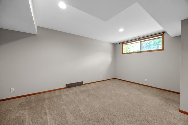1630 Mackenzie Drive, Cedar Rapids, IA 52411